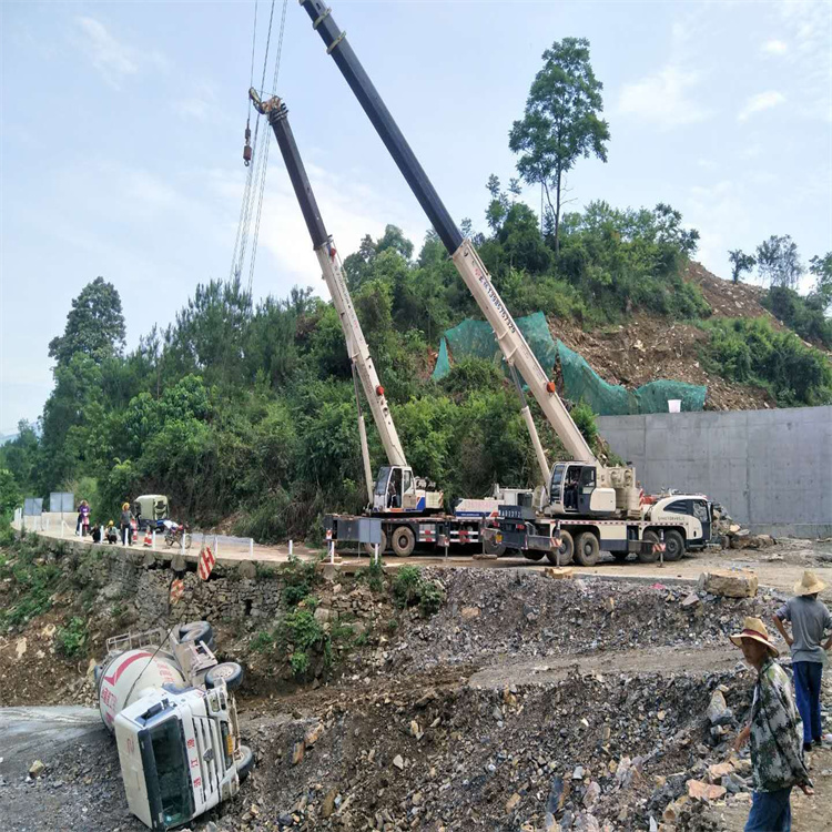 尤溪县汽车掉沟里叫吊车救援要多少钱